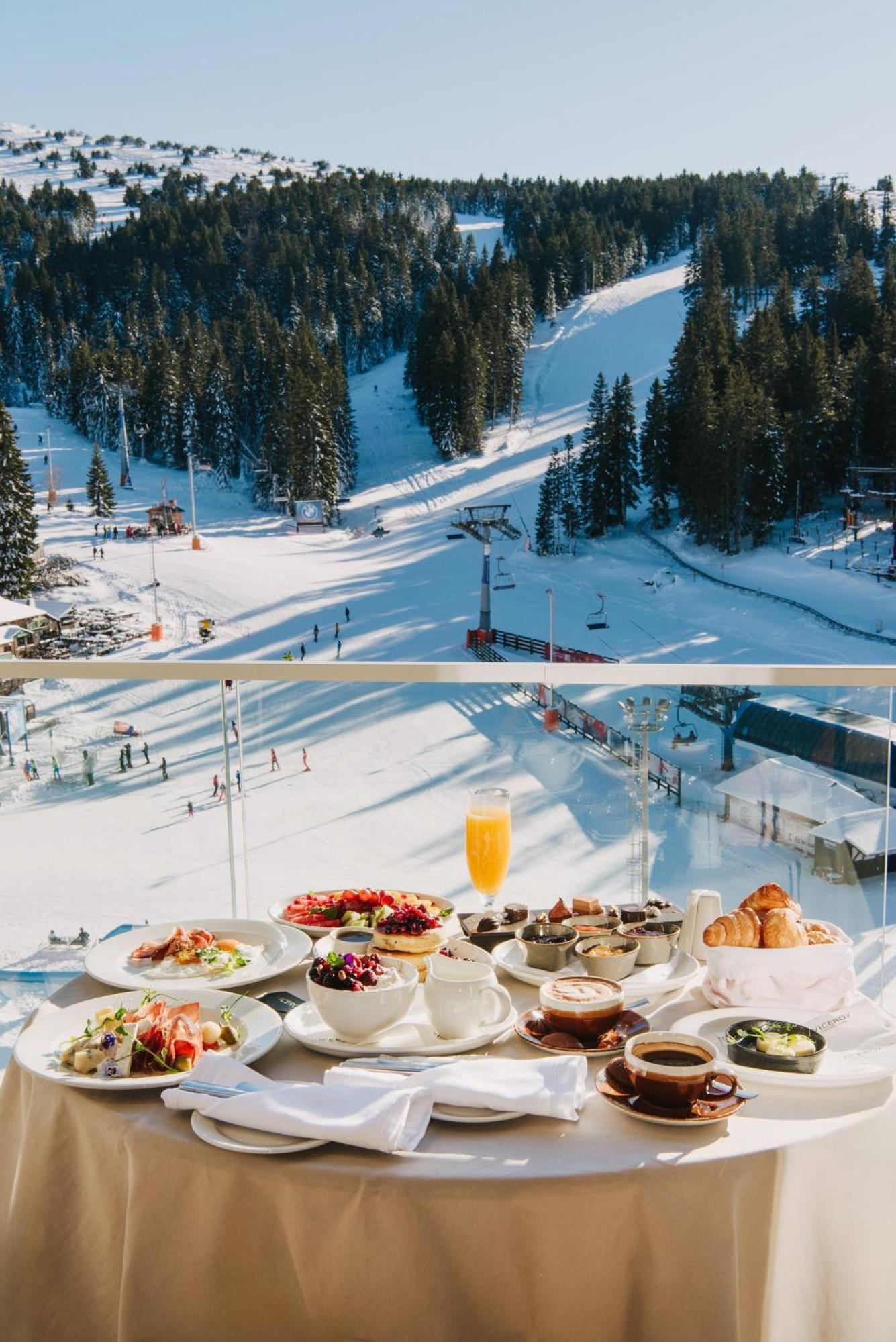 Viceroy Kopaonik Serbia Εξωτερικό φωτογραφία Breakfast at the Hotel